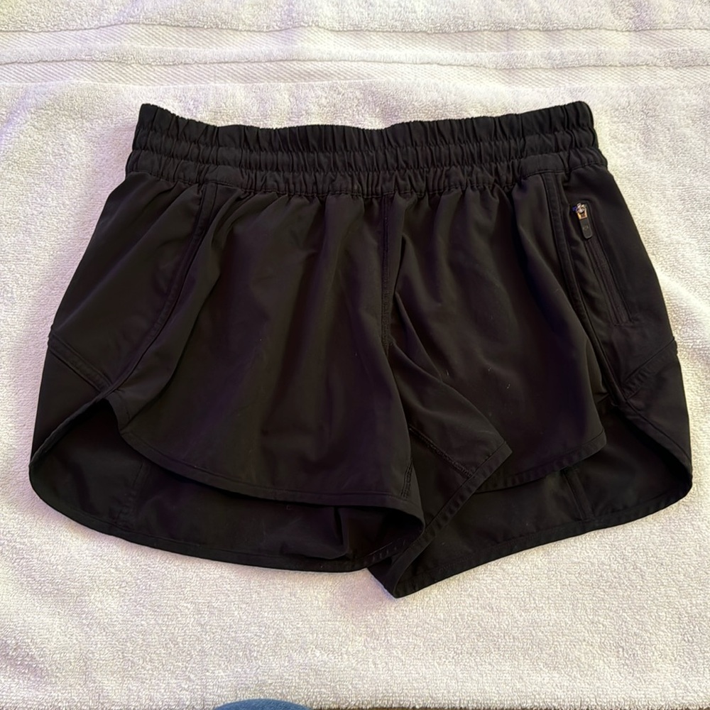 Lululemon black size 10 hottie hot shorts side pocket good condition